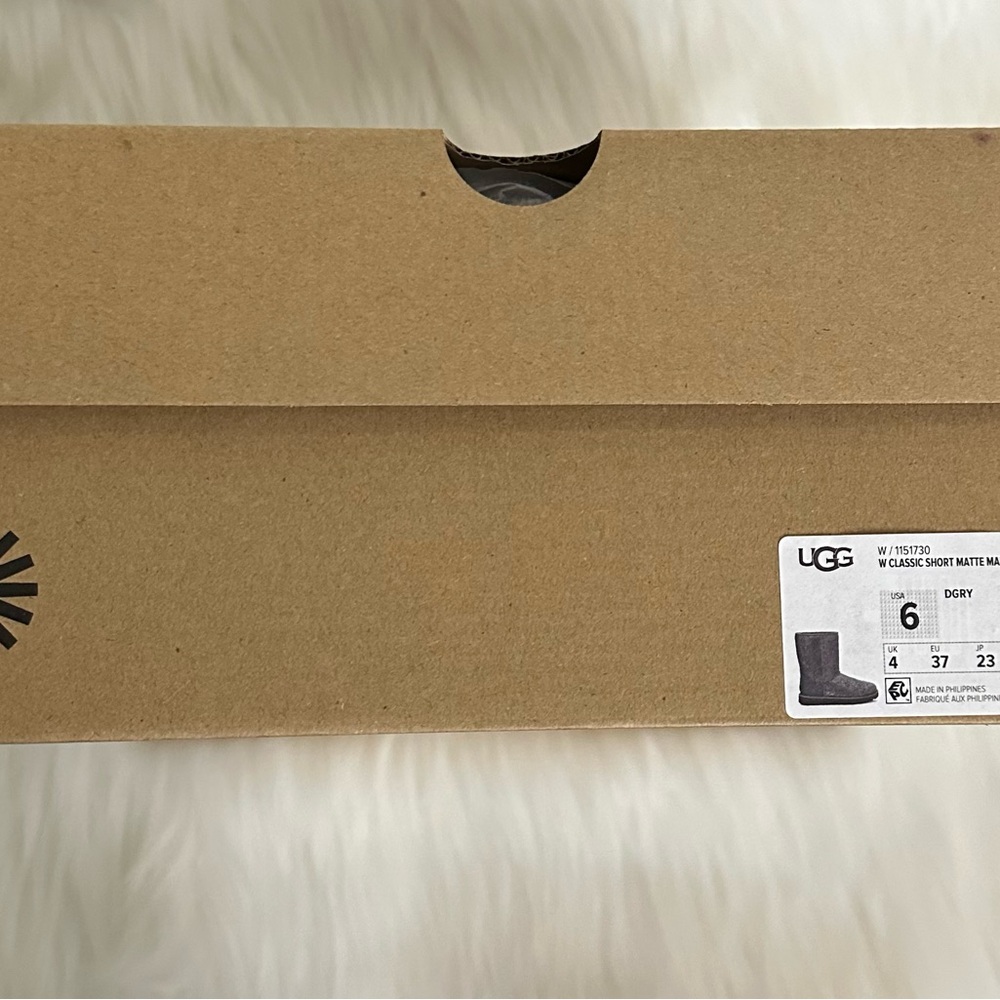 🆕 UGG Short Gray Matte Marble Boots - Size: 6 - Picture 11 of 13